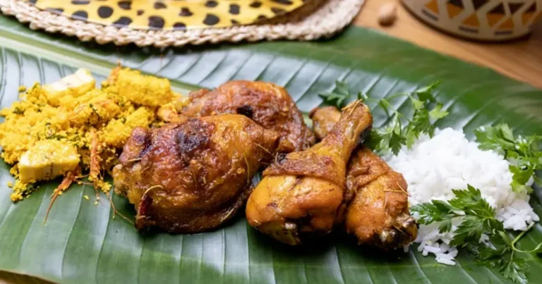 Foto da receita de Frango piri-piri com arroz de coco e farofa de dendê