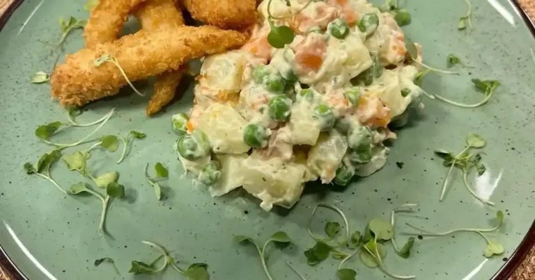 Foto da receita de Iscas de peixe empanadas e salada de maionese