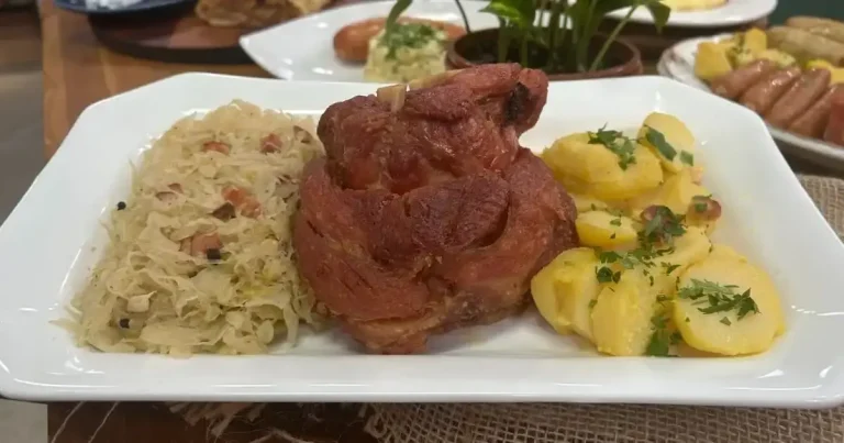 Foto da receita de Joelho de porco com chucrute e batata sauté