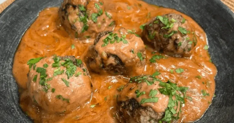 Foto da receita de Kafta ao molho tahine