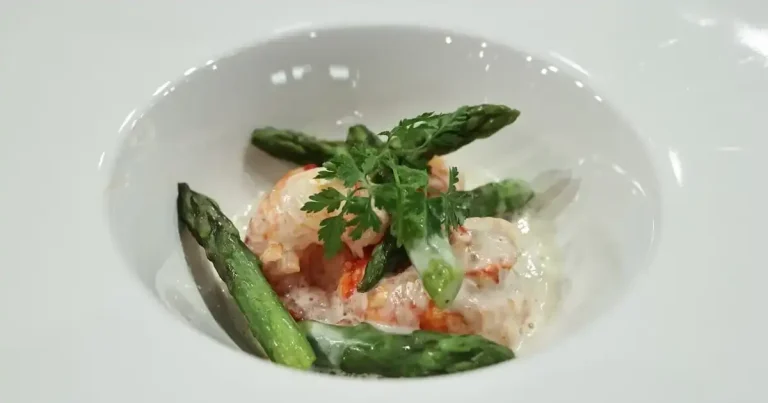 Foto da receita de Lagostim grelhado com pontas de aspargos