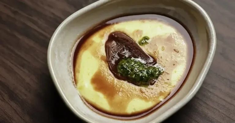Foto da receita de Língua bovina com purê de mandioca e pesto de coentro
