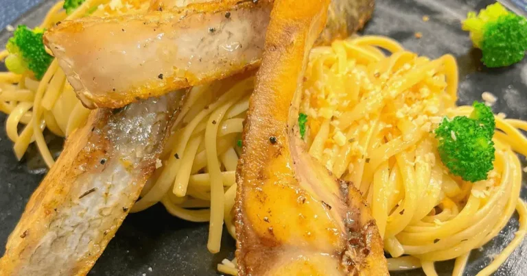Foto da receita de Macarrão ao alho e óleo com brócolis e costela de tambaqui