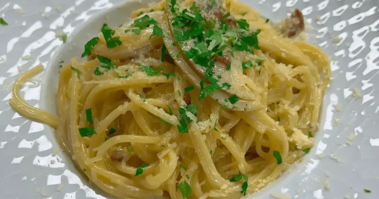 Foto da receita de Macarrão ao molho de pera e gorgonzola