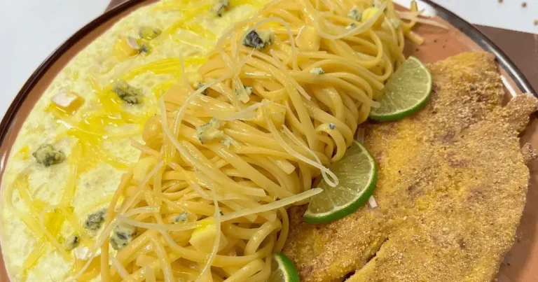 Foto da receita de Macarrão ao molho de queijos e filé de tilápia
