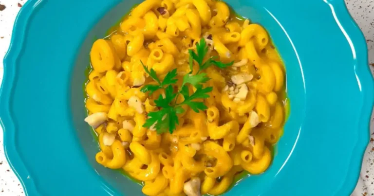 Foto da receita de Macarronada ao molho de abóbora, gorgonzola e castanhas