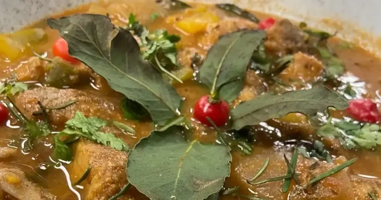 Foto da receita de Moqueca de peixe com farofa de banana
