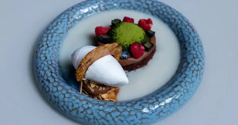 Foto da receita de Mousse de maçã com chocolate 70% e sorbet de graviola
