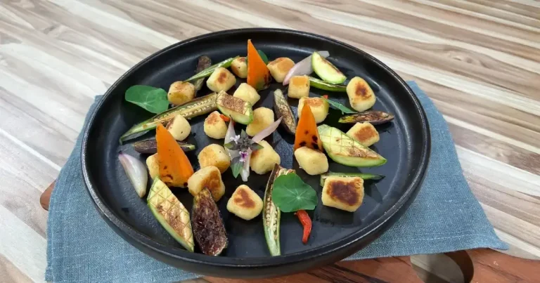 Foto da receita de Nhoque de mandioca com legumes salteados