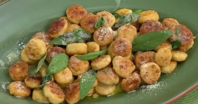 Foto da receita de Nhoque recheado e frito ao burro e sálvia