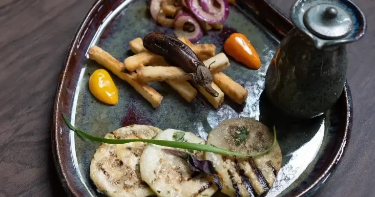 Foto da receita de Palitos de berinjela com mel e molho shoyu