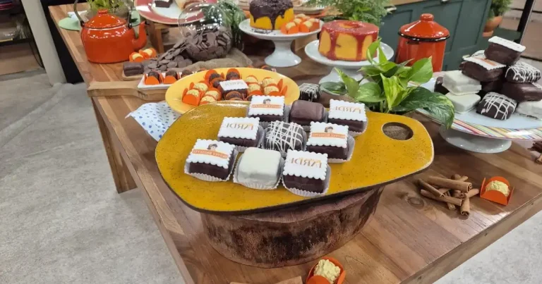 Foto da receita de Pão de mel com doce de leite
