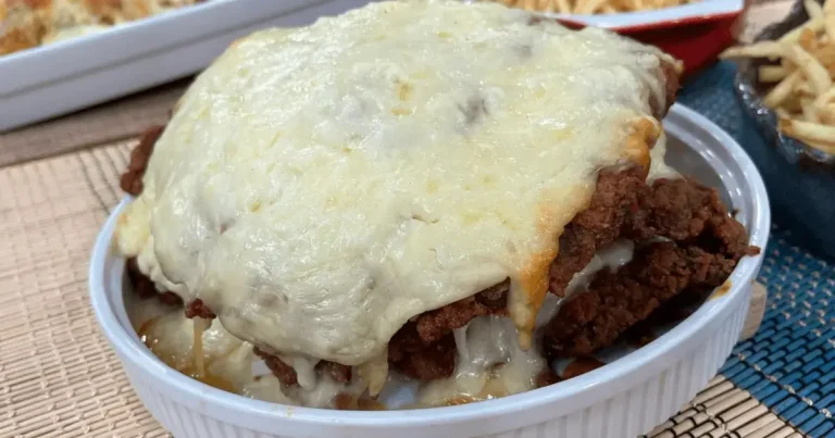 Foto da receita de Parmegiana de frango ao molho branco cremoso