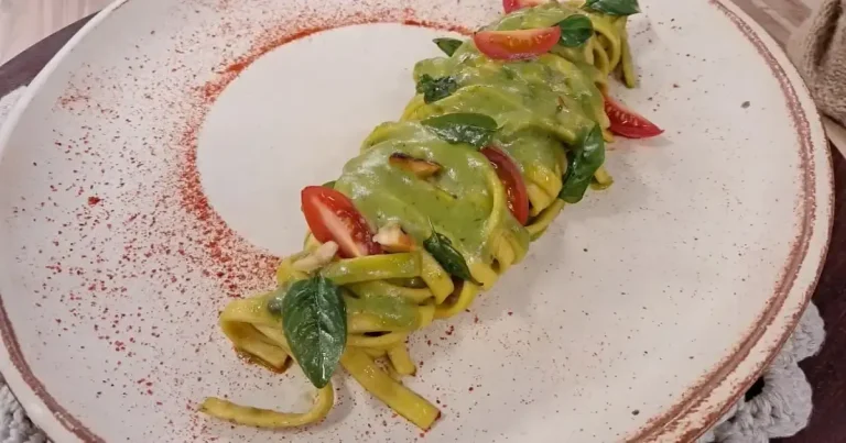 Foto da receita de Pasta ao molho de manjericão