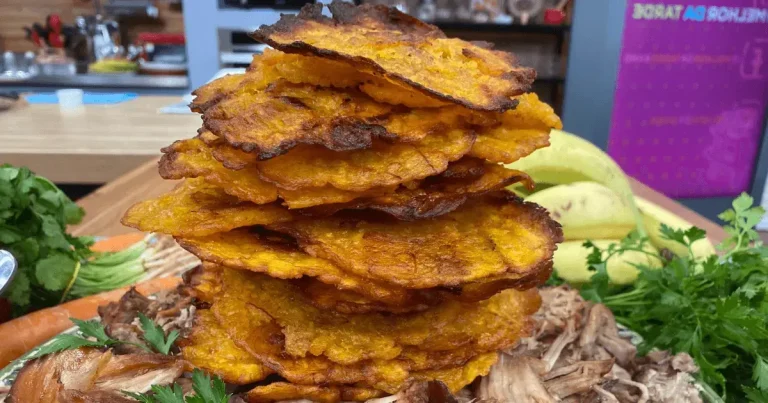 Foto da receita de Patacones e Vinagrete de Tomates Verdes