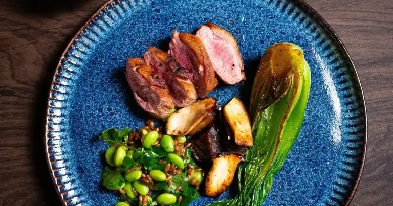Foto da receita de Pato com legumes orientais e redução agridoce