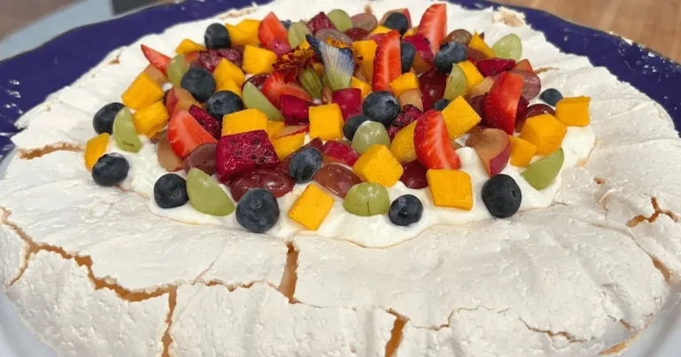 Foto da receita de Pavlova com frutas
