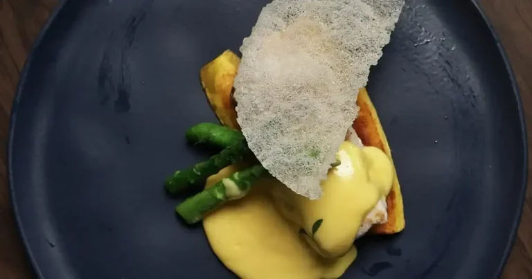 Foto da receita de Peixe vermelho grelhado com molho hollandaise