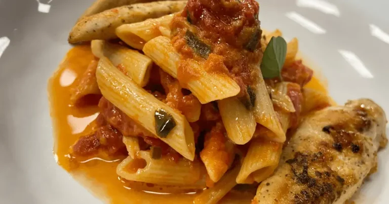 Foto da receita de Penne alla vodka com peito de frango flambado