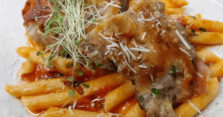 Foto da receita de Penne ao molho arrabbiata com saltimbocca