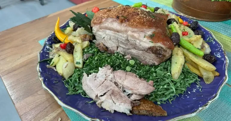 Foto da receita de Pernil assado com batatas rústicas