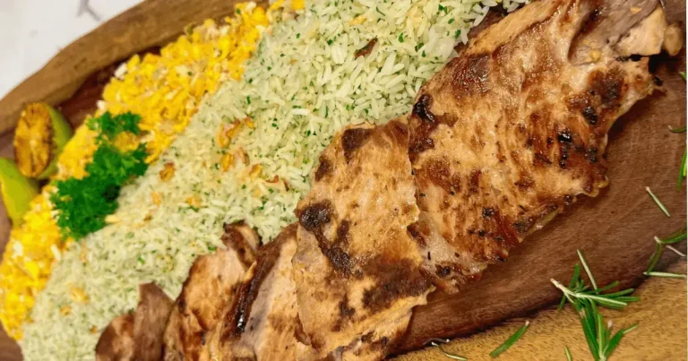 Foto da receita de Pernil suíno grelhado com arroz e farofa de milho
