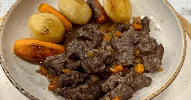 Foto da receita de Picadinho de carne com legumes na manteiga de garrafa