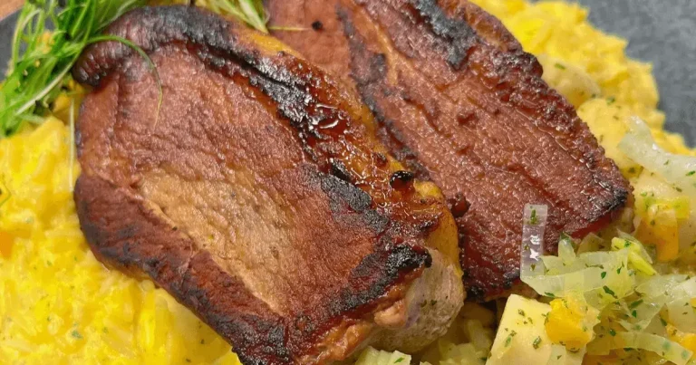 Foto da receita de Picanha suína, arroz cremoso com milho e farofa crocante