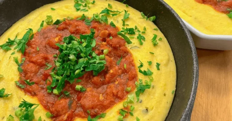 Foto da receita de Polenta cremosa ao molho de linguiça