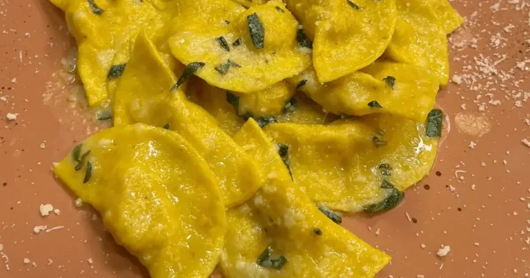 Foto da receita de Ravioli recheado com batata e salame