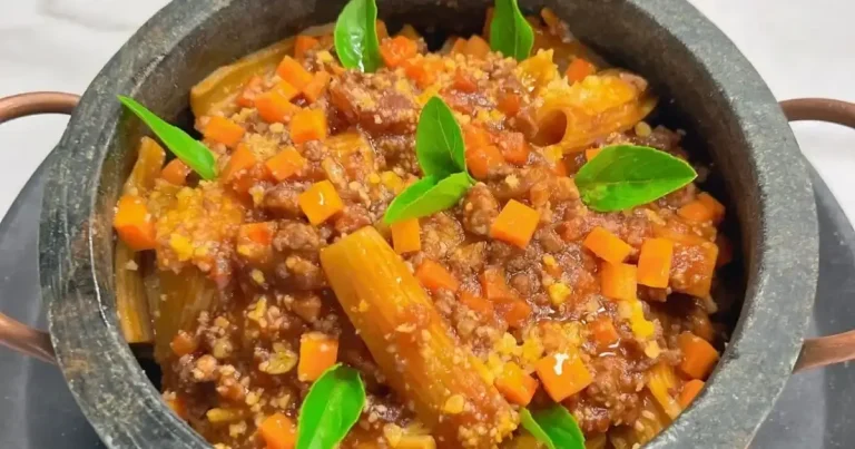 Foto da receita de Rigatoni ao molho de carnes bovina e suína