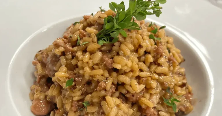 Foto da receita de Risoto com vinho tinto e linguiça toscana