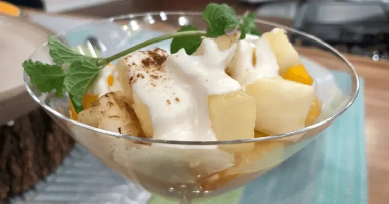 Foto da receita de Salada de frutas com creme de leite e canela