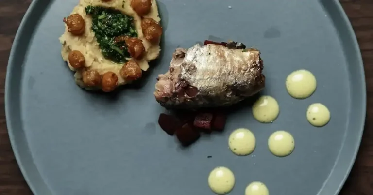 Foto da receita de Sardinha com beterraba e grão-de-bico