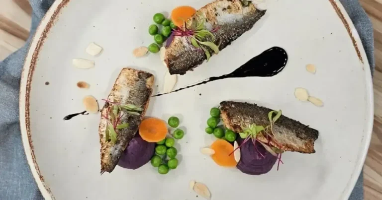Foto da receita de Sardinha com purê de batata-doce roxa na redução de azeite balsâmico