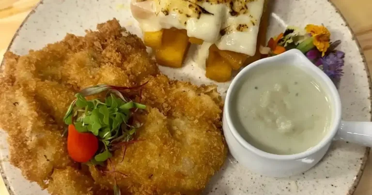 Foto da receita de Sobrecoxa desossada ao molho de gorgonzola com polenta frita