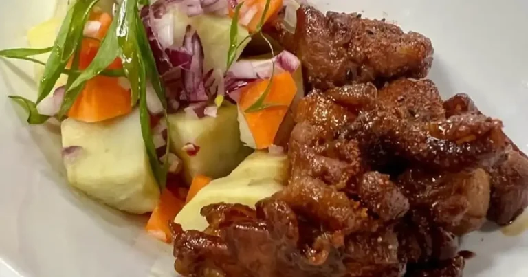 Foto da receita de Sobrecoxa em cubos ao molho japonês com salada quente