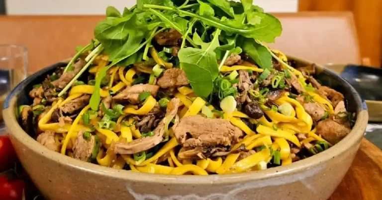 Foto da receita de Spaghetti com cogumelos e rúcula