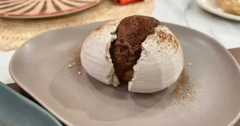 Foto da receita de Suspiro maltado, chocolate caramelado, mousse de chocolate intenso 70% e malte em pó