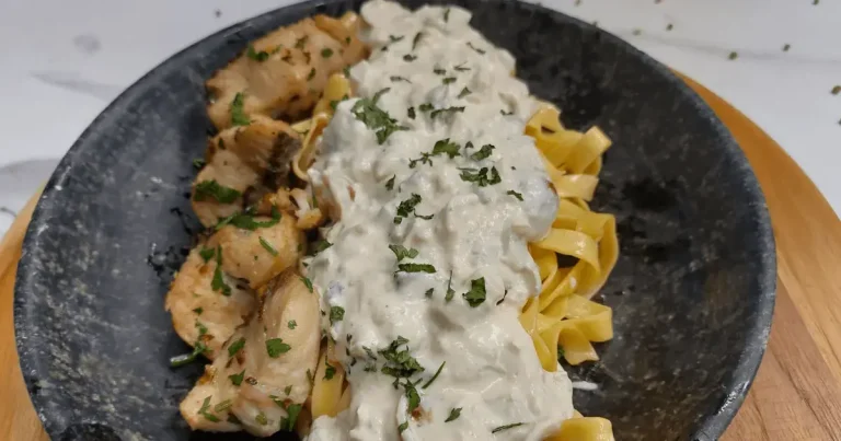 Foto da receita de Talharim ao molho de gorgonzola com abobrinha e cubos de cação