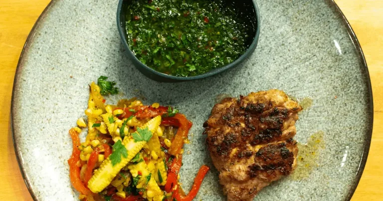 Foto da receita de Timo com pimentão, milho e molho chimichurri
