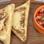 Tortilhoca com queijos brasileiros e folhas