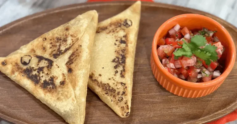 Tortilhoca com queijos brasileiros e folhas