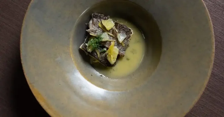Foto da receita de Truta com molho de vermute e alho-poró