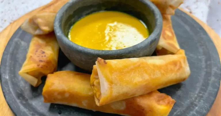 Foto da receita de Tubetes de linguiça e filé de frango ao molho de mostarda e mel