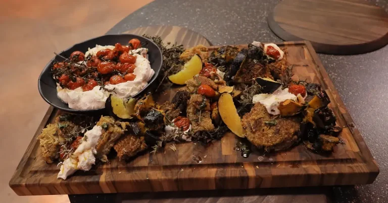 Foto da receita de Berinjela à milanesa e queijo cabra com tomate