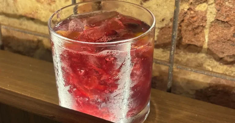 Foto da receita de Caipirinha de vinho