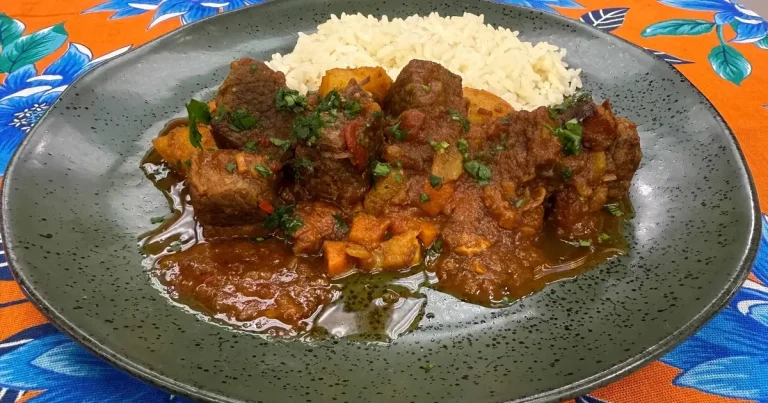 Foto da receita de Carne na panela de pressão com batatas cozidas