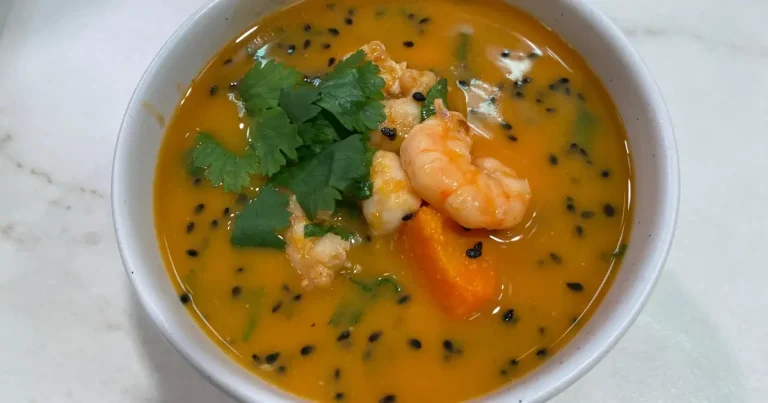 Creme de abóbora com leite de coco e camarões