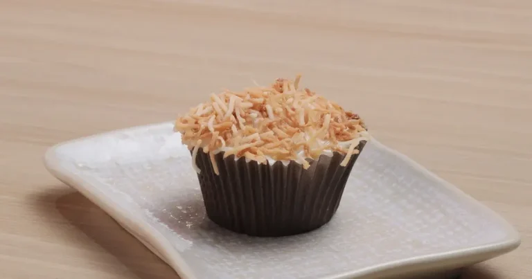 Foto da receita de Cupcake de milho com coco caramelizado